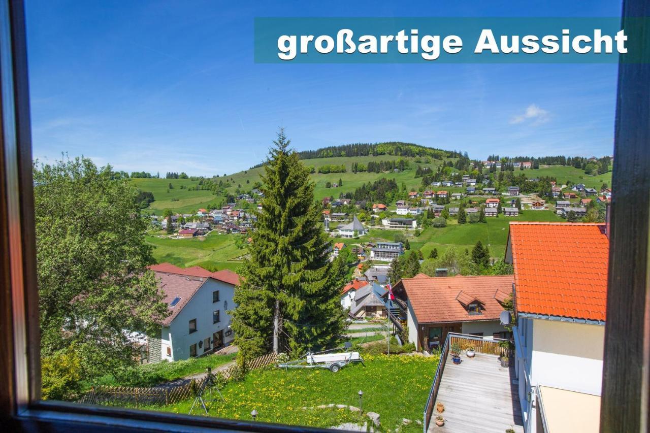 Wohlfuehl-Ferienwohnung 80 Qm, 8 Personen, Aussicht & Heimkino トートナウ エクステリア 写真