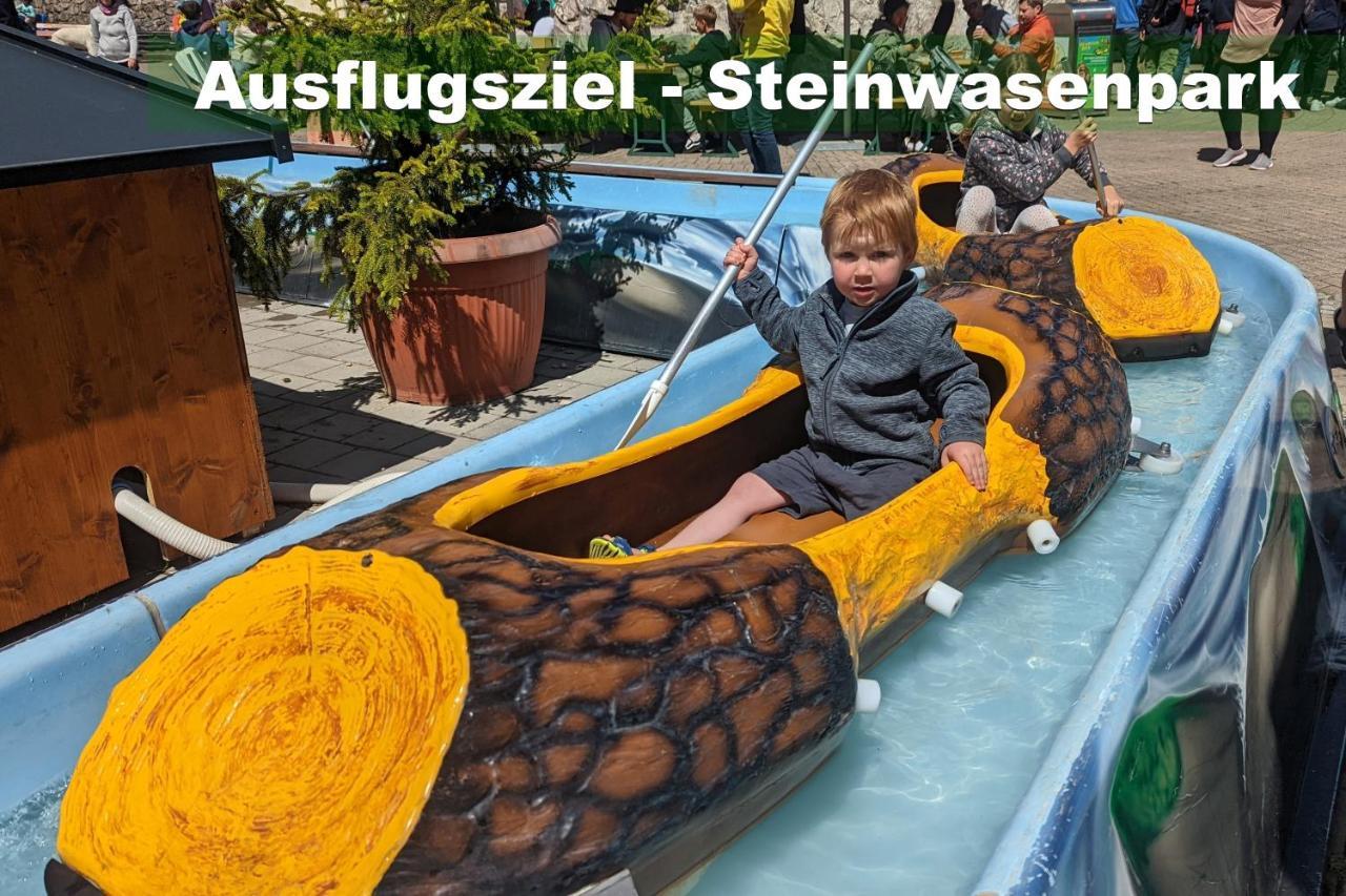 Wohlfuehl-Ferienwohnung 80 Qm, 8 Personen, Aussicht & Heimkino トートナウ エクステリア 写真