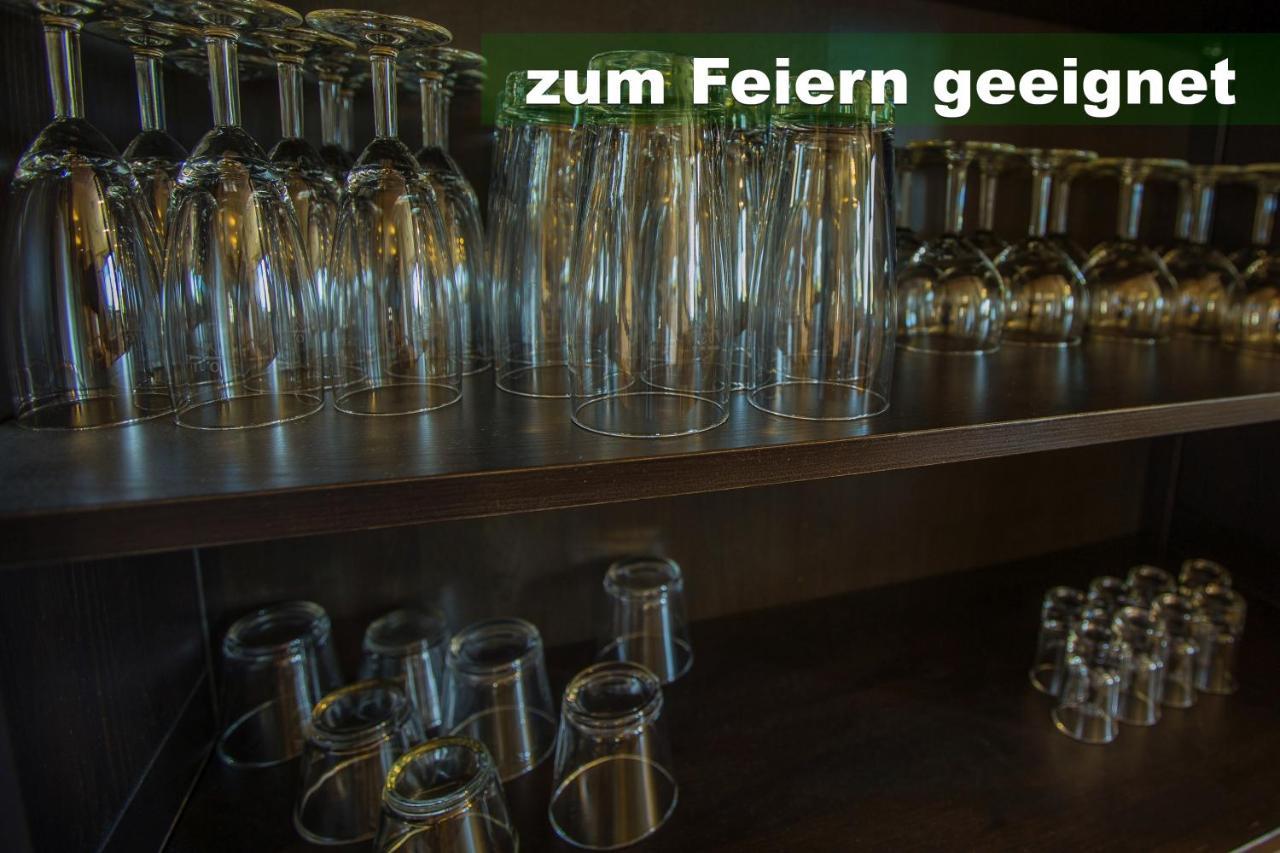 Wohlfuehl-Ferienwohnung 80 Qm, 8 Personen, Aussicht & Heimkino トートナウ エクステリア 写真