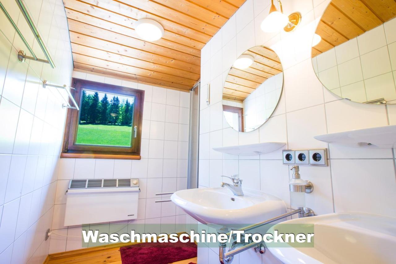 Wohlfuehl-Ferienwohnung 80 Qm, 8 Personen, Aussicht & Heimkino トートナウ エクステリア 写真