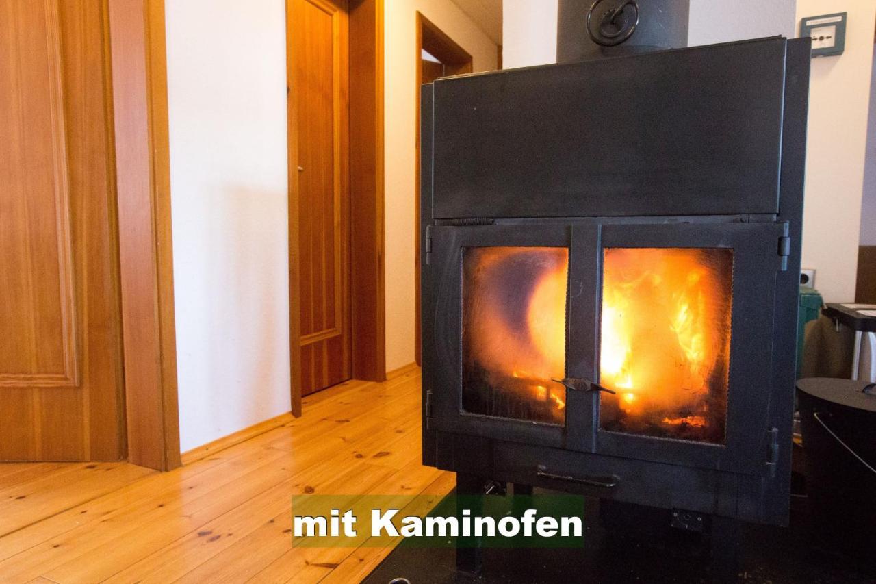 Wohlfuehl-Ferienwohnung 80 Qm, 8 Personen, Aussicht & Heimkino トートナウ エクステリア 写真