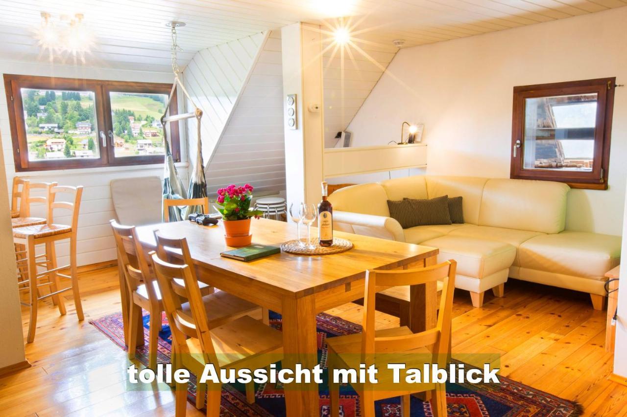 Wohlfuehl-Ferienwohnung 80 Qm, 8 Personen, Aussicht & Heimkino トートナウ エクステリア 写真